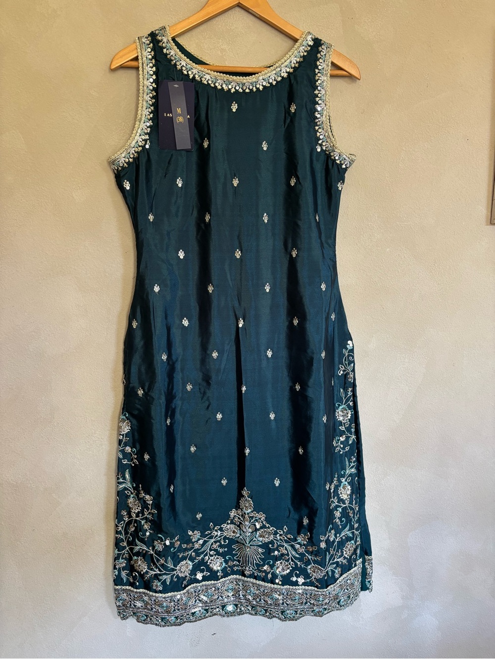 NWT Laskaraa embroidered and sequined tunic top